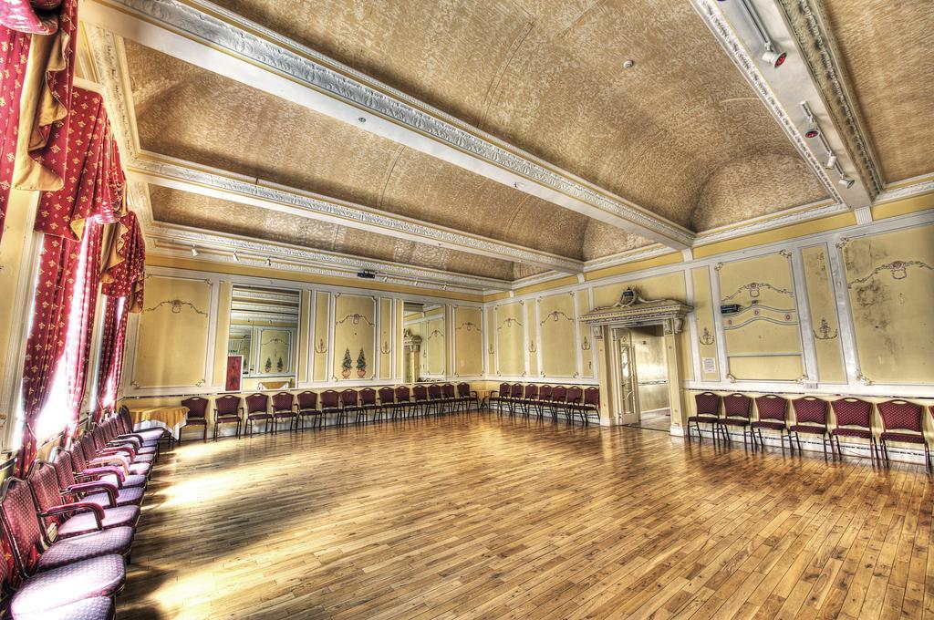 Albany Lions Hotel Eastbourne Dış mekan fotoğraf